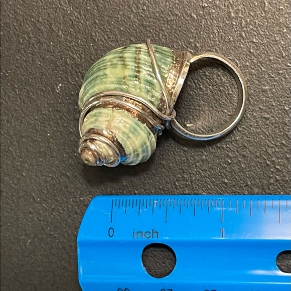 ENAMEL SNAIL SHELL RING⚜️Beautiful green enameled shell w/silver tone 🎉HP🎉 - Picture 5 of 8